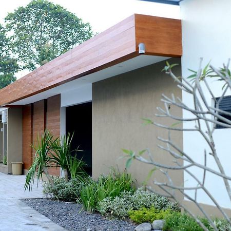 Reddoorz Syariah Plus Near Banyuwangi Airport Екстер'єр фото