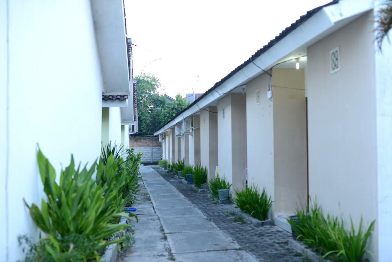 Reddoorz Syariah Plus Near Banyuwangi Airport Екстер'єр фото