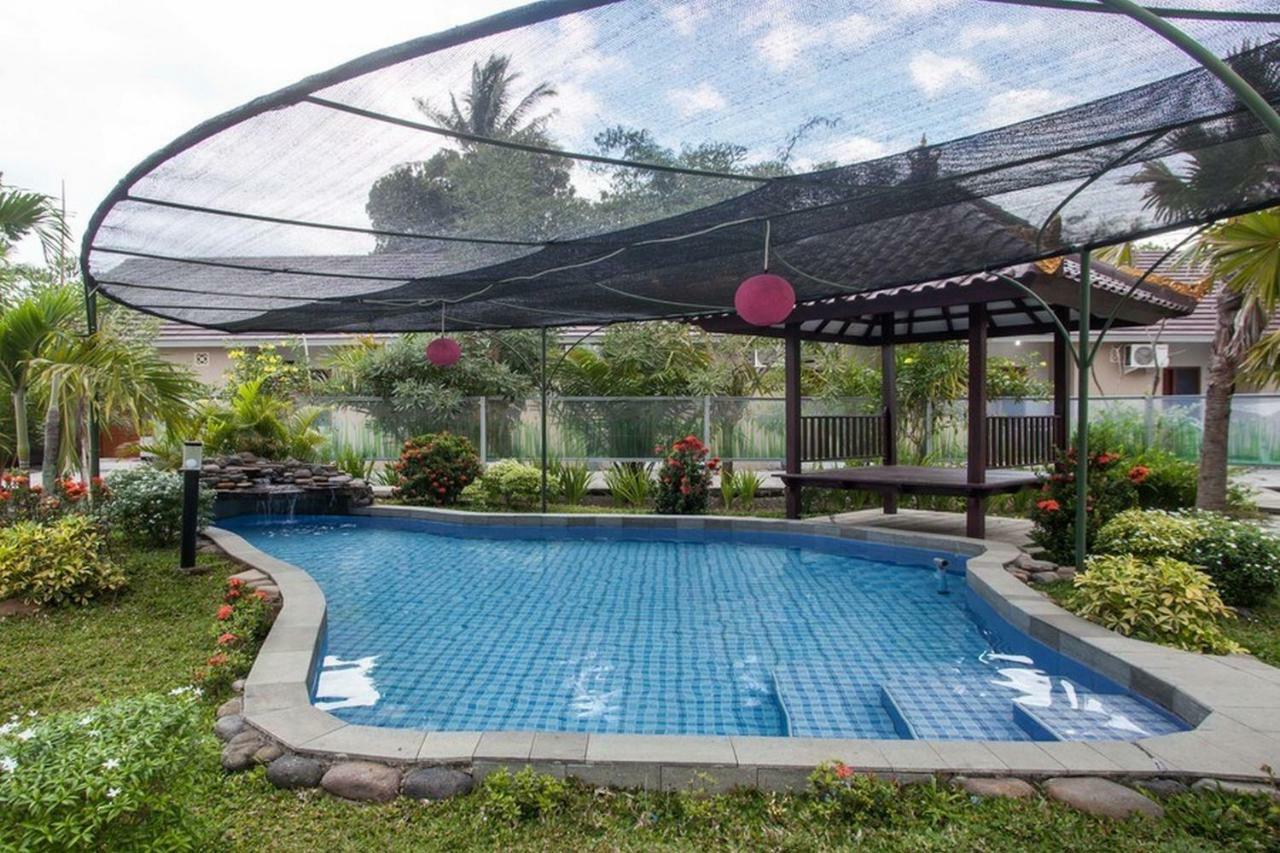 Reddoorz Syariah Plus Near Banyuwangi Airport Екстер'єр фото