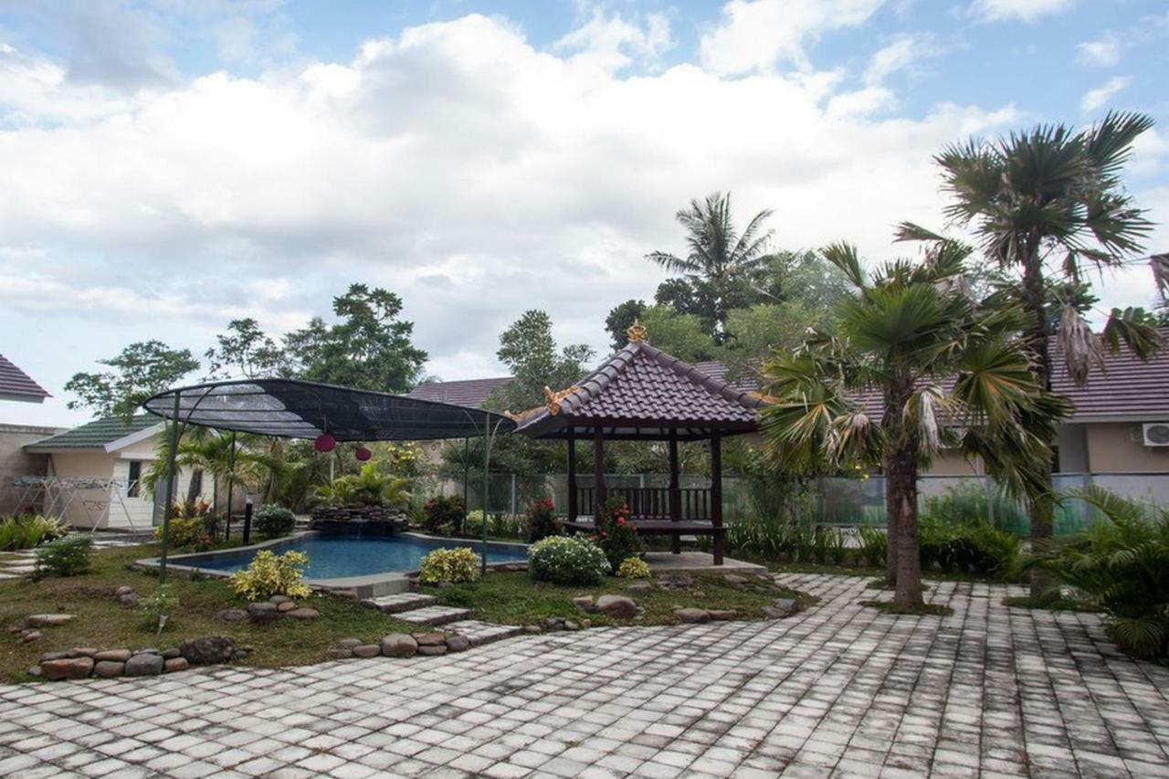 Reddoorz Syariah Plus Near Banyuwangi Airport Екстер'єр фото